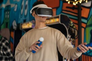 Student Perspectives: How Do Virtual Experiments Impact Learning Motivation and Curiosity?